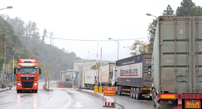 Cảnh báo ùn tắc cửa khẩu Lạng Sơn do sầu riêng vào vụ, lượng xe nông sản tăng vọt ảnh 1
