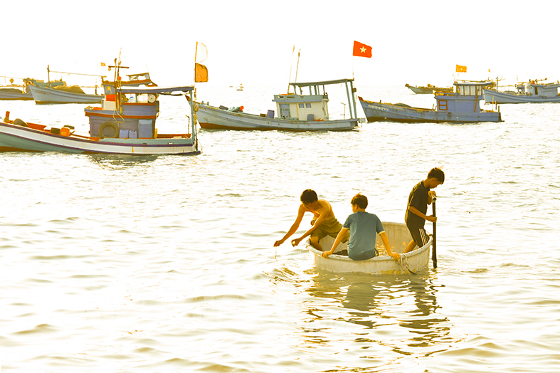 Một làng chài hot giữa phố Phú Quốc của Kiên Giang, thấy bắt vô số cá ngon, khách tha hồ chèo thuyền - Ảnh 9.