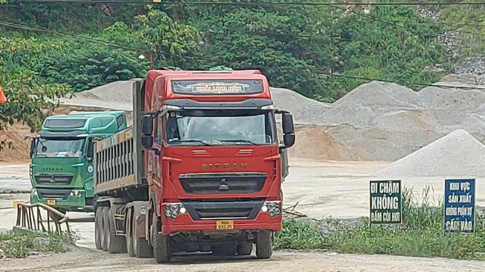 Có trạm cân, chủ mỏ đá tại Lạng Sơn vẫn bốc hàng cho xe chở quá tải 7