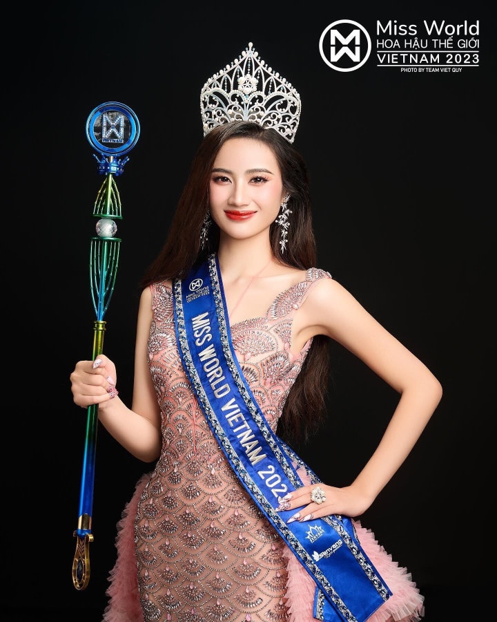 Huỳnh Trần Ý Nhi đăng quang ngôi vị Hoa hậu Thế giới Việt Nam 2023.