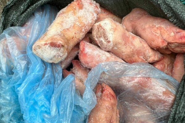 Lạng Sơn: kịp thời ngăn chặn 1,5 tấn chân giò lợn bốc mùi đang lưu thông trên thị trường