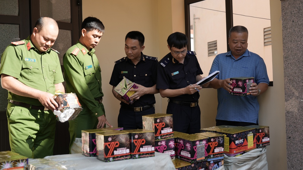 Tiếp tục điều tra 2 vụ vận chuyển gần 1 tấn pháo ở Lạng Sơn